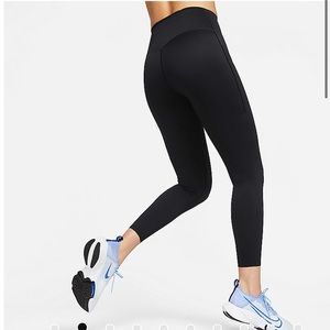 Nike Women’s Firm-Support High-Waisted 7/8 Leggings with Pockets